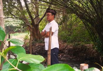 
Bang
Zainuddin: Penggiat Lingkungan yang Menginspirasi di Komunitas Alam Bambu
Perindu Krukut Hulu

